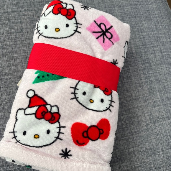 Hello Kitty Christmas Bathroom Hand Towel Set Bows 2 Pack Bows Tree - Picture 2 of 2